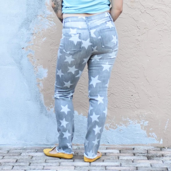 Distressed Star Jeans - Picture 2 of 2
